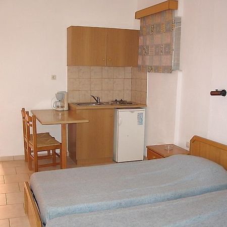 Alexandros Apartments Agia Marina Buitenkant foto